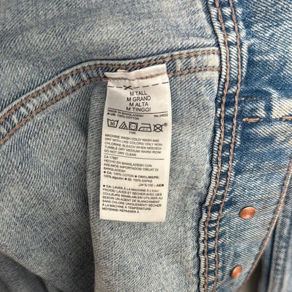 Old Navy Women’s Jean Jacket Medium Tall - Picture 5 of 5